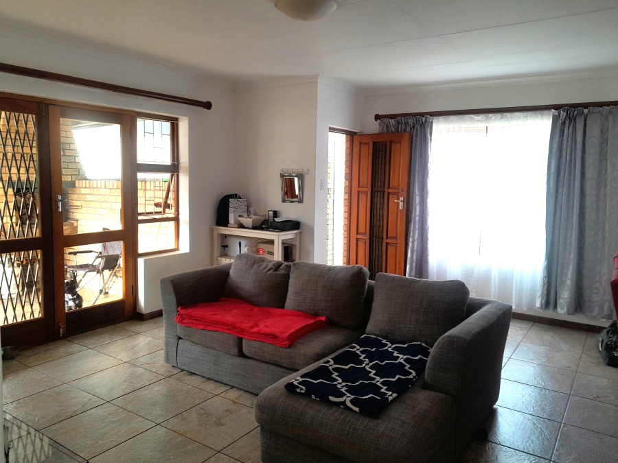 To Let 2 Bedroom Property for Rent in Strelitzia Park Eastern Cape